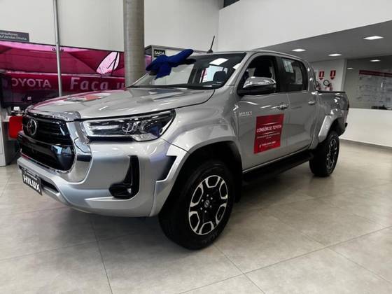 TOYOTA HILUX 2.8 D-4D TURBO DIESEL CD SRX PLUS 4X4 AUTOMÁTICO